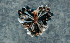 Thumbnail of 12 Expert-Backed Tips For Building A Community Around A B2B Brand