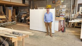 Thumbnail of Stéphen Sérigne, de l’informatique à la menuiserie, une reconversion réussie - ICI