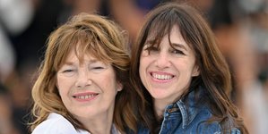 Thumbnail of Charlotte Gainsbourg: “Nunca gostei de mim mesma. Perto da minha mãe, tinha vergonha de mim”