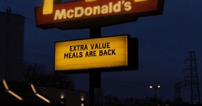 Thumbnail of Restaurant customers seeking deals at historical level